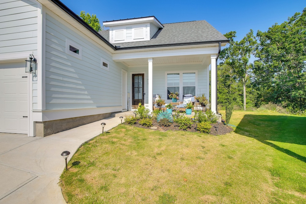 Walk to Marina: Lake Greenwood Retreat w/ Hot Tub