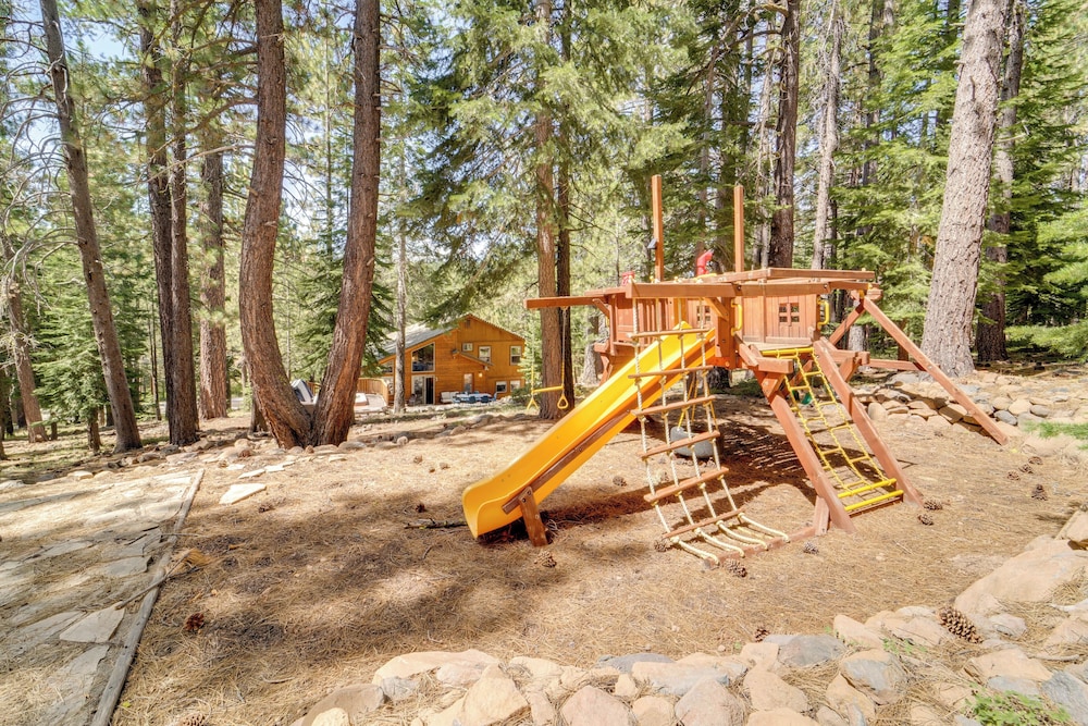 Near Ski Resorts & Trails: Truckee Home w/ Hot Tub
