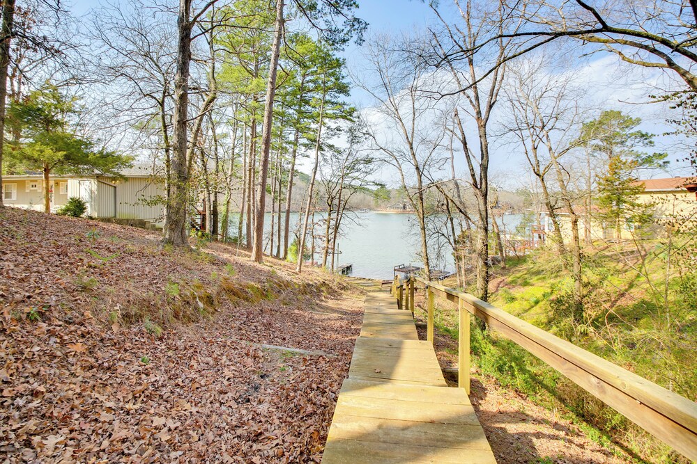 Lake Hamilton Family Gem: Hot Tub & Boat Slip!