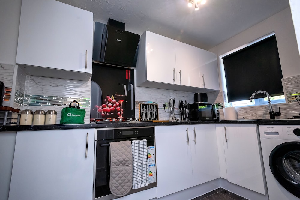 I Love London! A Stunning 2 Bed Home Sleeps 1-3!
