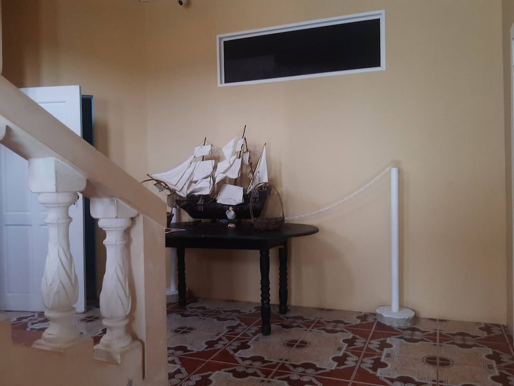 See Belize Waterside Sea View 2-bedroom Apartment w Balcony, Pool & Deck 2nd FL