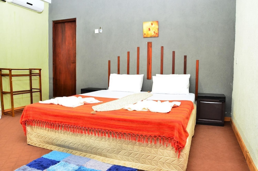 Deer Point Hotel Kandy view 3