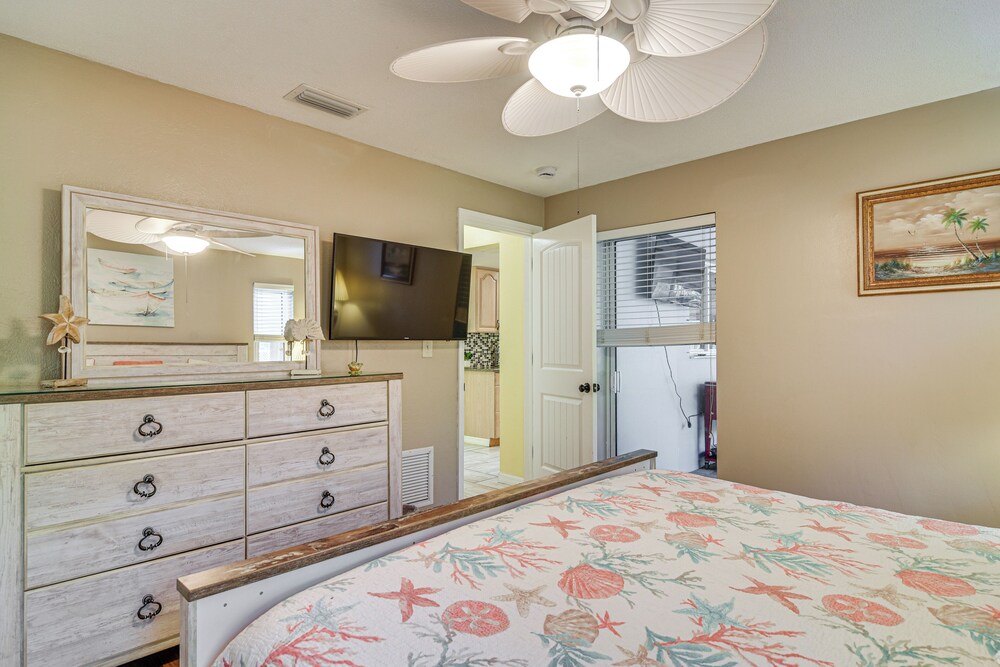 6 Mi to Clearwater Beach: Home w/ Furnished Lanai