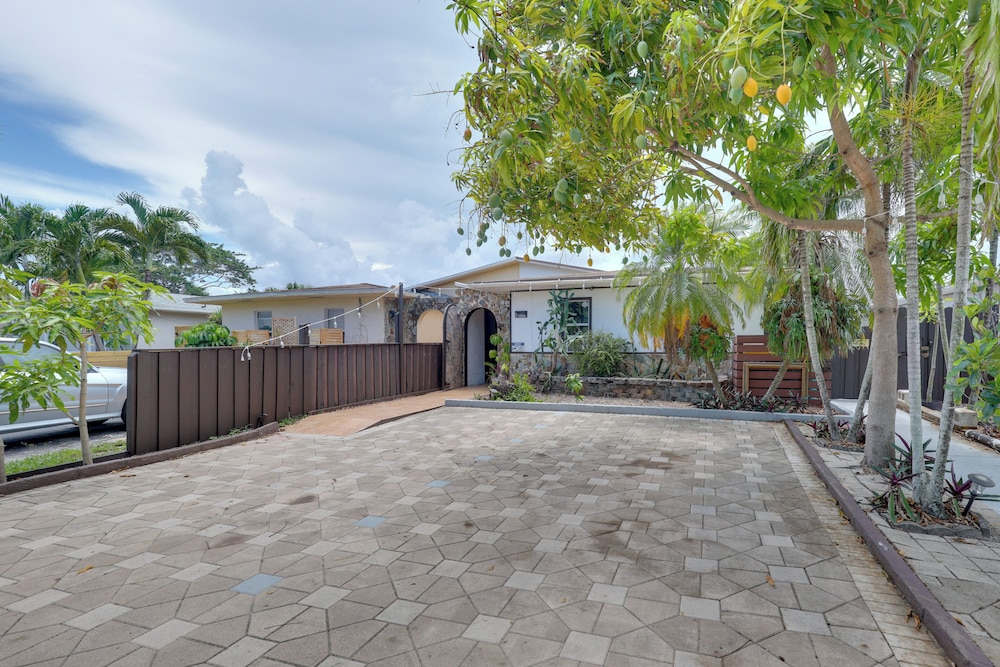 Lakefront Getaway w/ Dock Near Las Olas Beach