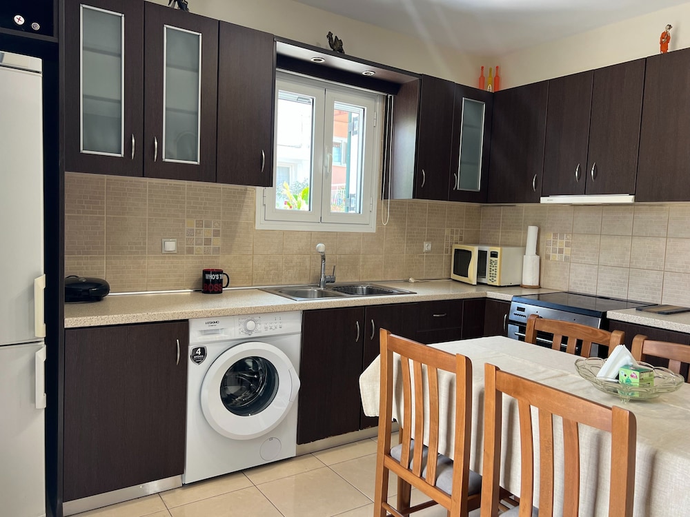 Kika Residence - 2 Bedroom House With Barbeque