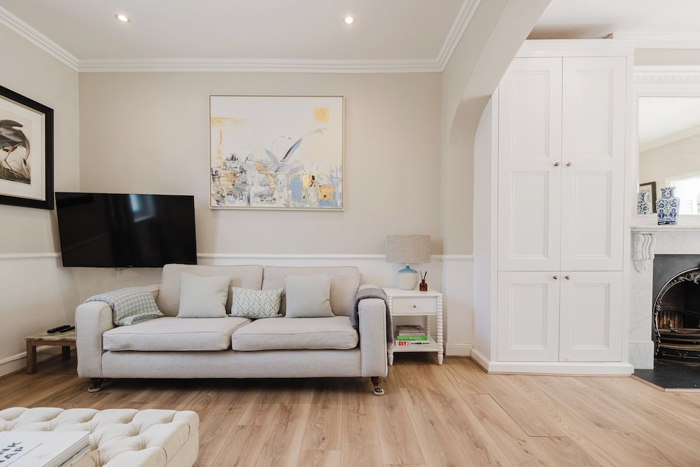 Stylish Townhouse Annexe Cheltenham