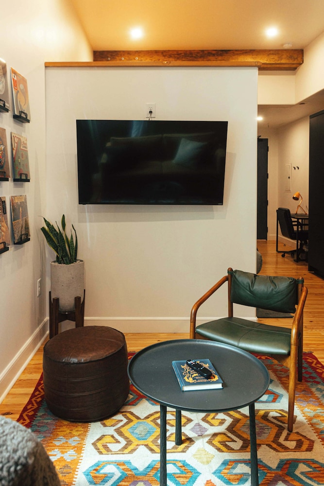 Loft 303 - The William - Atrium - Chic - Walkable
