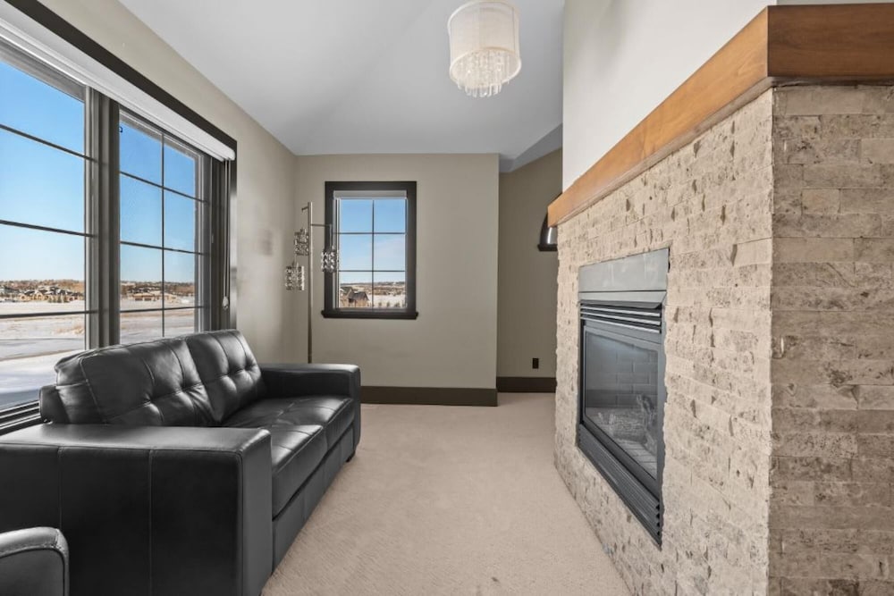 Windhorse Manor No Service Fees Patio BBQ