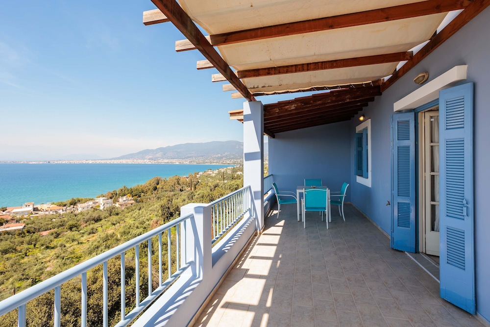 Modern Seaview Nest With Pool Panoramic Views