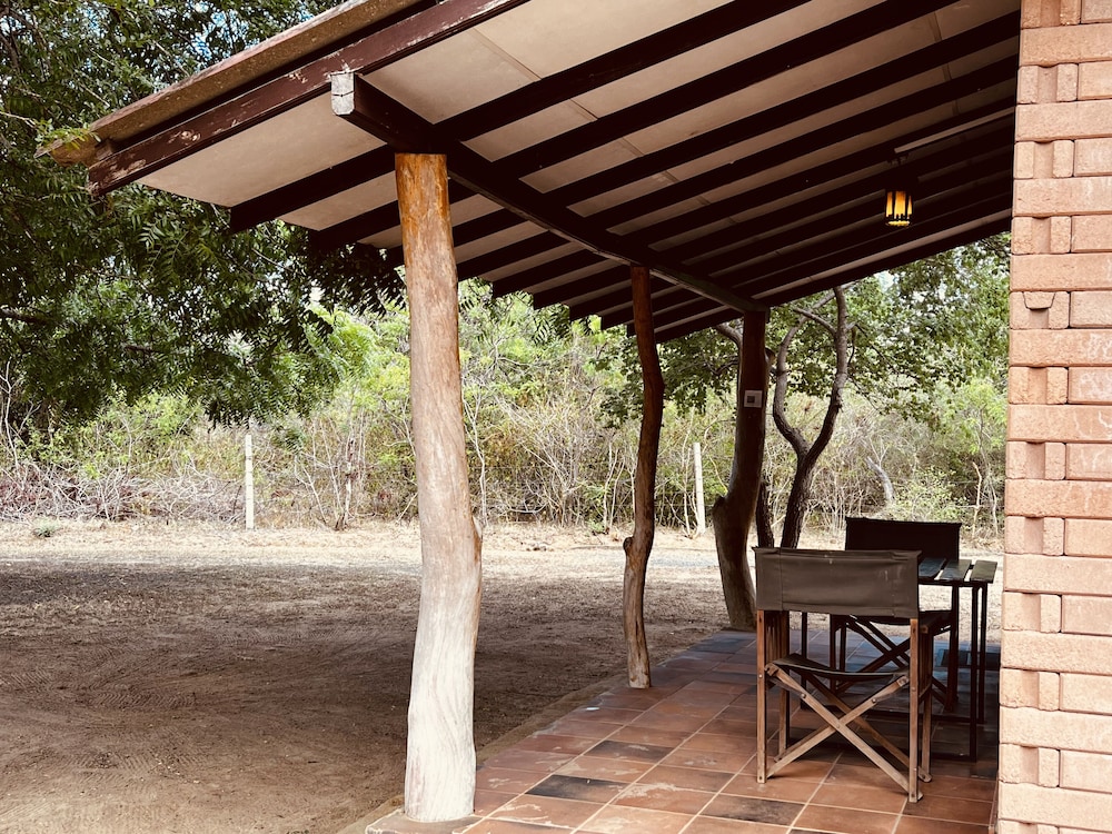 Funky Leopard Safari Lodge Bordering Yala National Park - Hostel