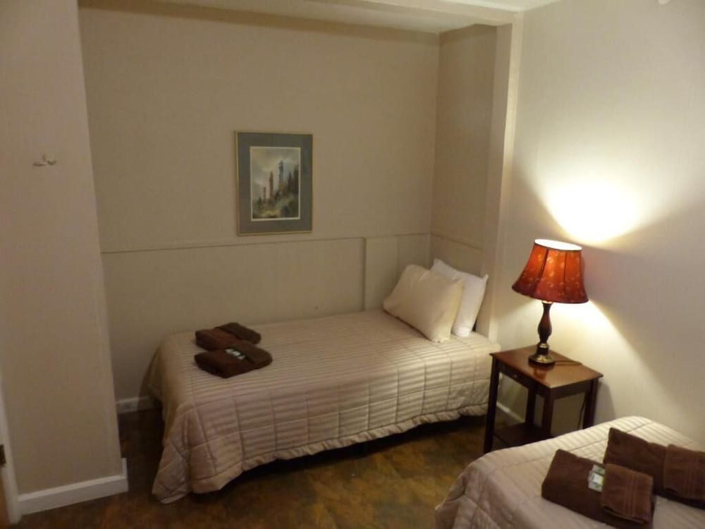 Bent Prop Inn & Hostel Downtown