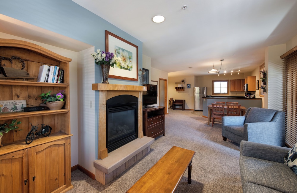 Zephyr Mountain Lodge Condos