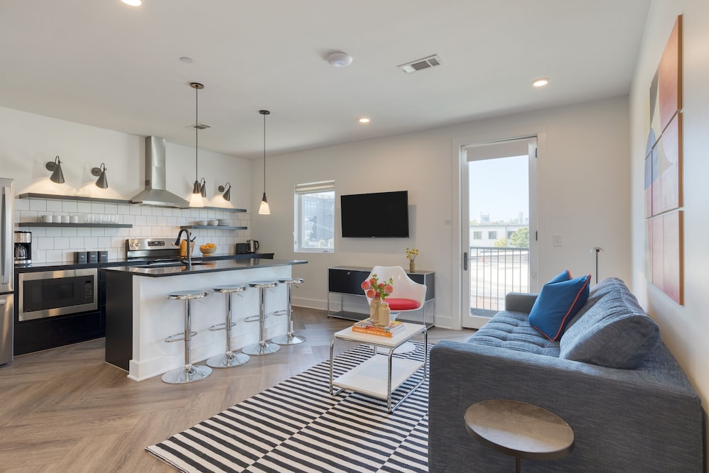 The Carter 202 by Avantstay 1BR Balcony