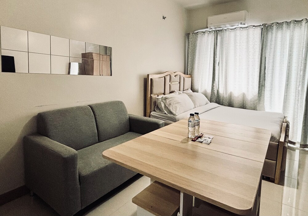 A Simple Yet Cozy Studio