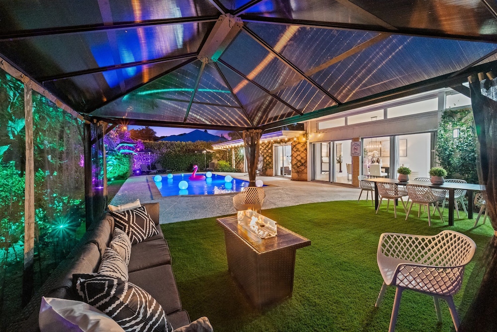 4BR Intracoastal Retreat With Pool, Games & More!
