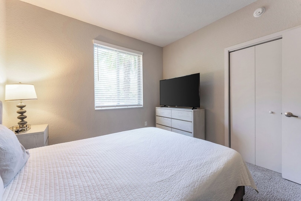 Daytona 3BR Getaway Pool, Gym, Pet Friendly