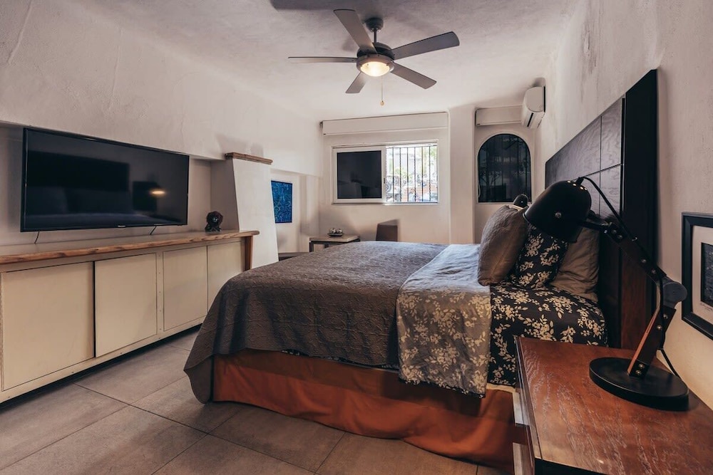 Cozy 2BR King Beds - Rooftop Pool - Fast Wifi