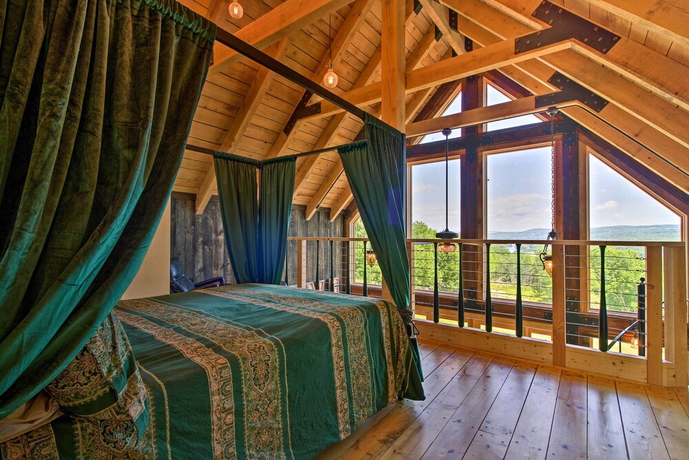 'red Sweetheart Barn Studio' w/ Mtn & River Views! view 5