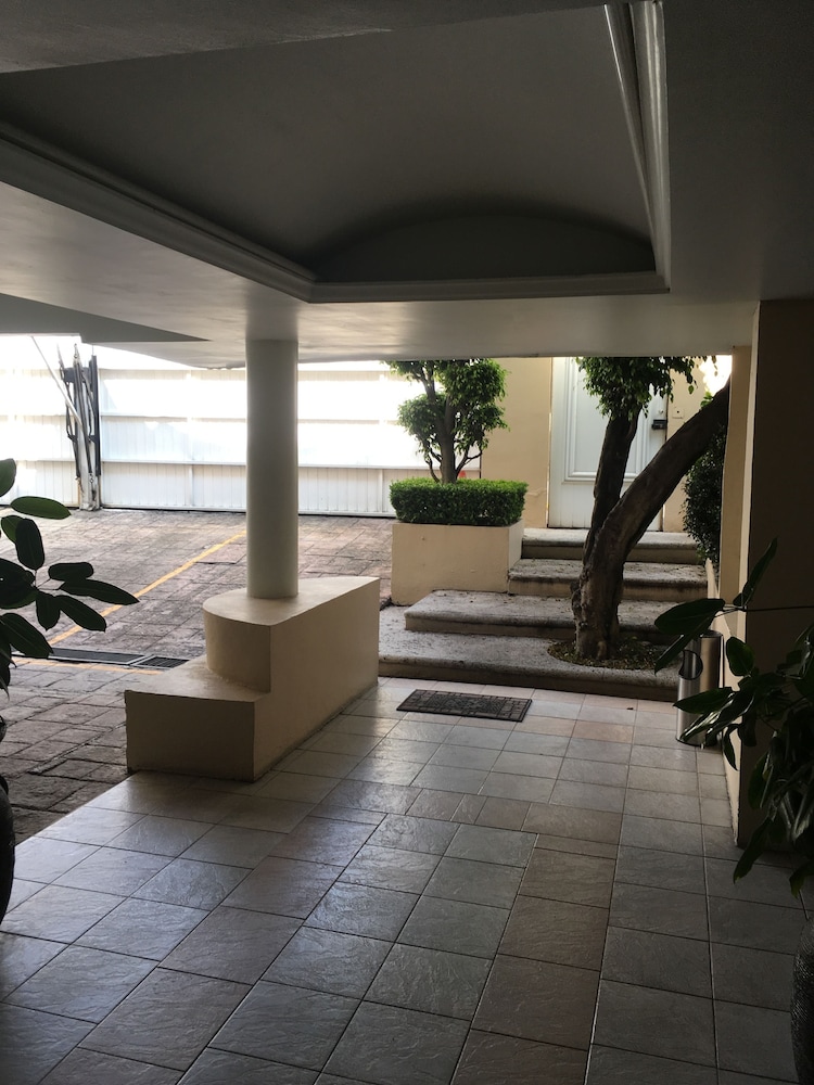 G K Suites Duraznos