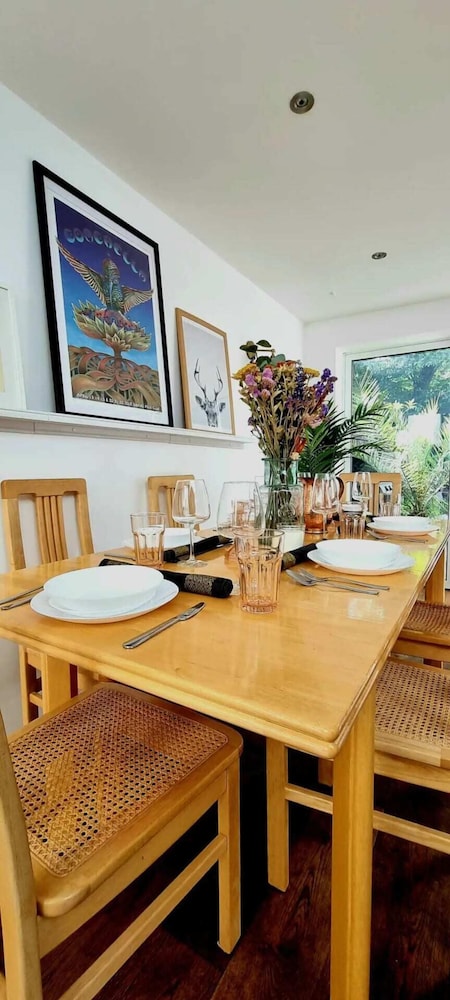 Stylish 3 Bedroom Townhouse in Brockley With Large Garden