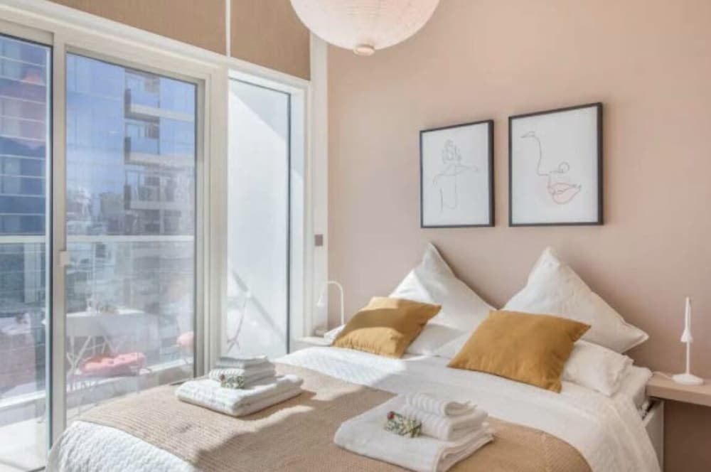 Cozy 1BR with balcony sea view