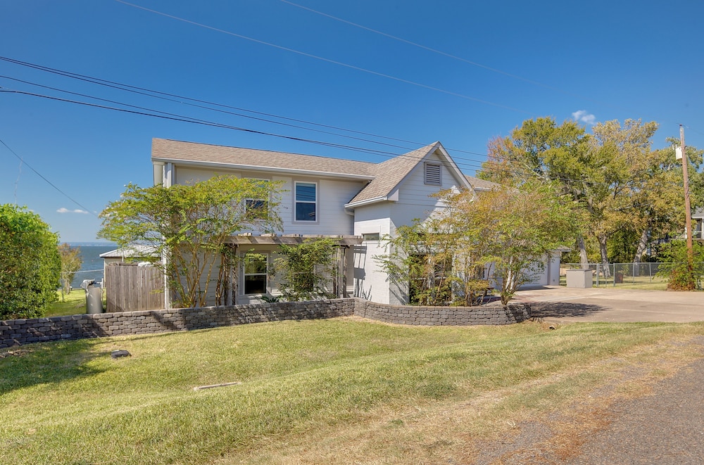 Spacious Livingston Home w/ Private Boat Dock view 4