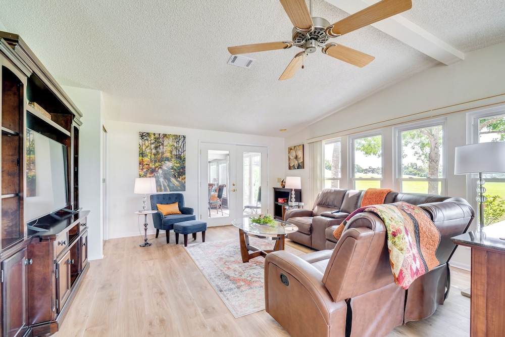 Hilltop Golf Course Cottage in The Villages!