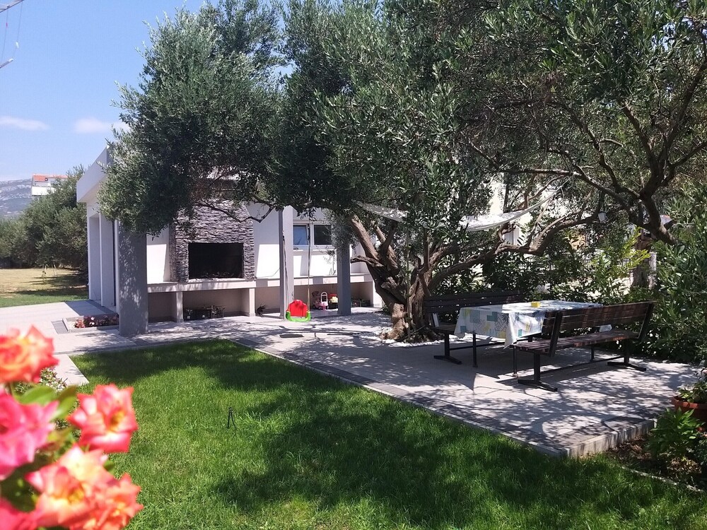 Modern Apartment in Kastel Stafilic With Fenced Garden view 5