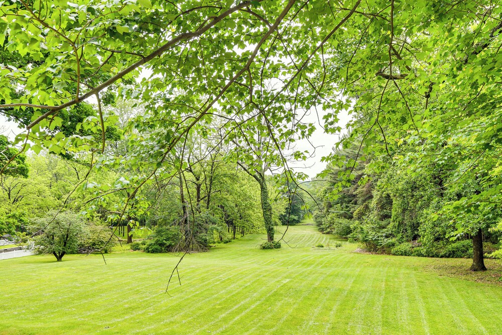16 Mi to Baltimore: Spacious Home in Owings Mills!