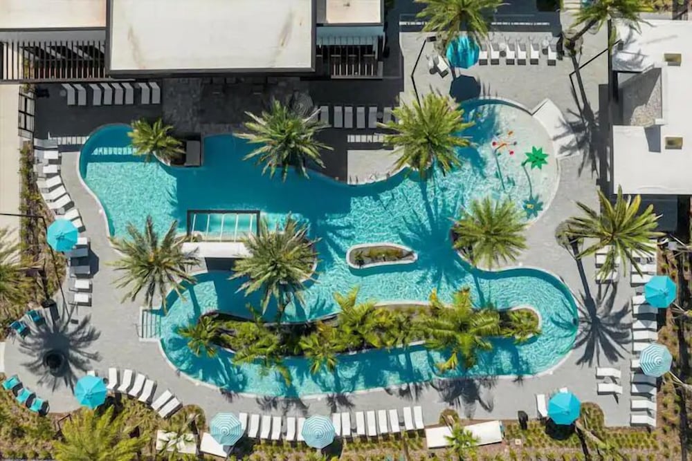Luxurious 15br Villa With Lake View & Game/theater