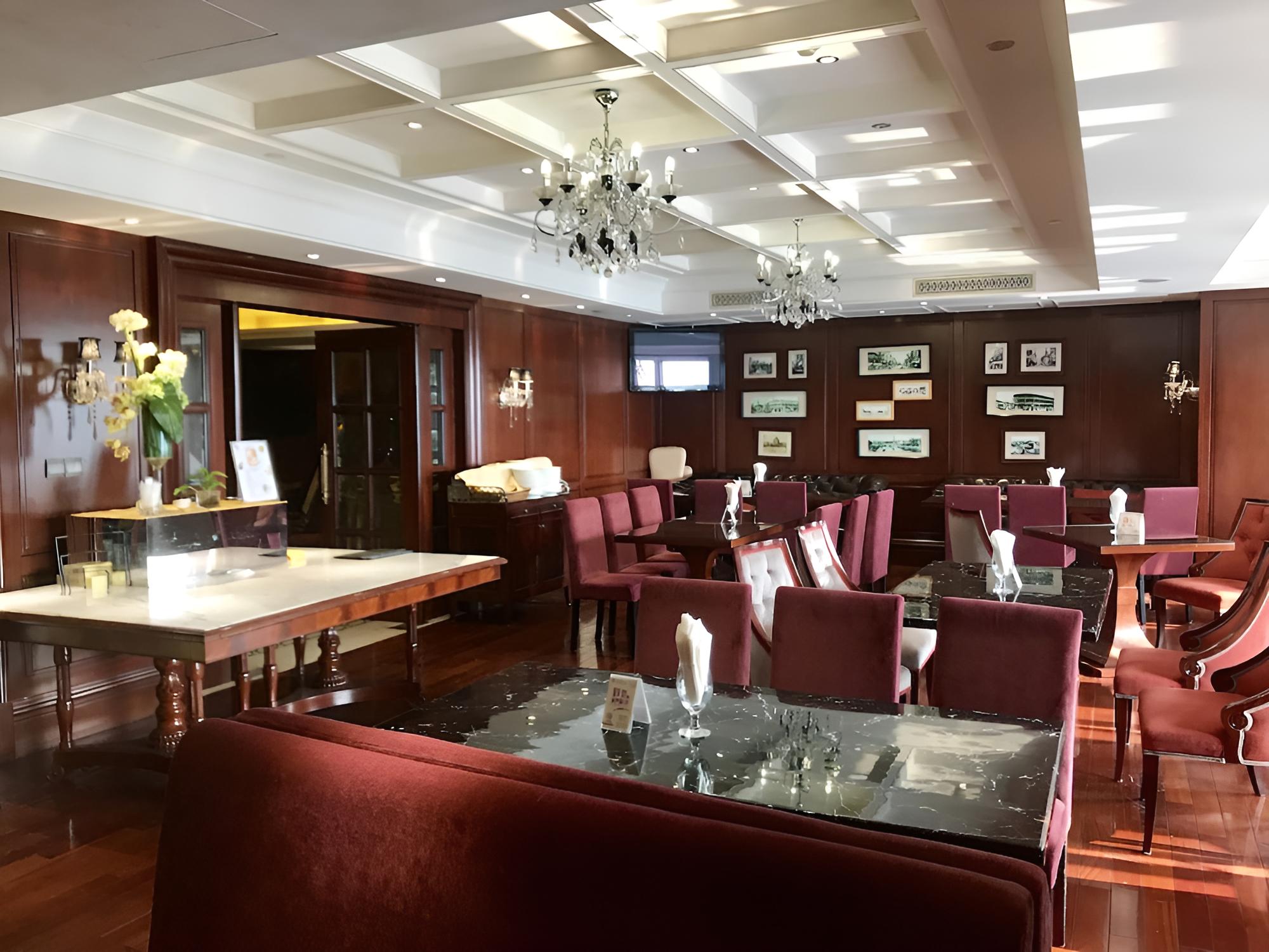 The Bund Riverside Hotel