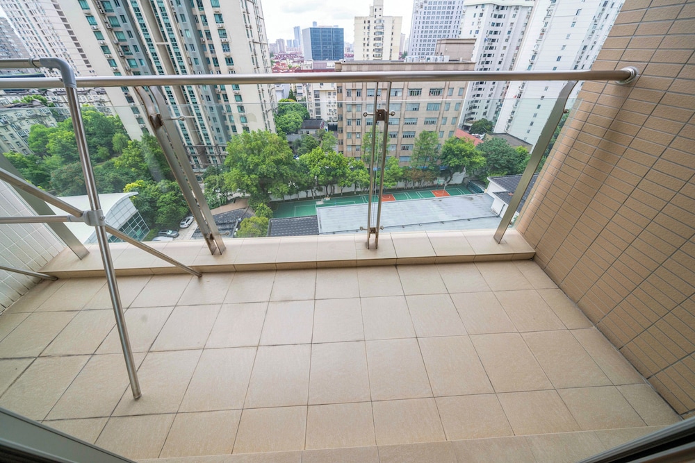 Tyms Family 2BR 1BA Apt Xujiahui Center