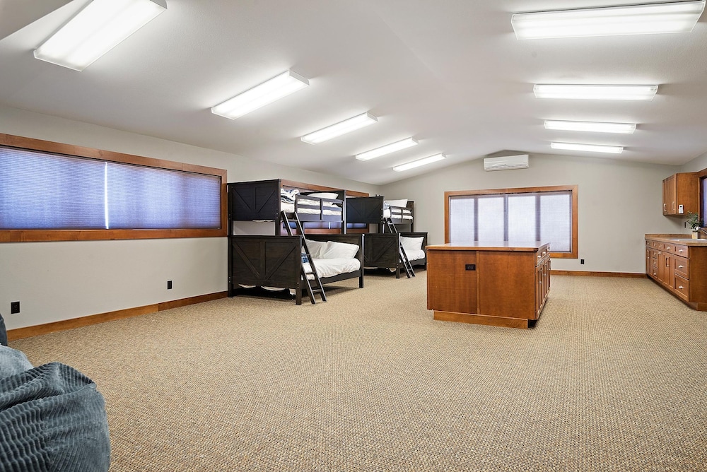 Raz Hideaway 7BR Ranch With Panoramic Mountain Views