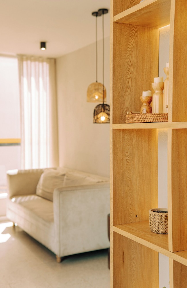 Modern Apt Near Beach & Center -Sunset47