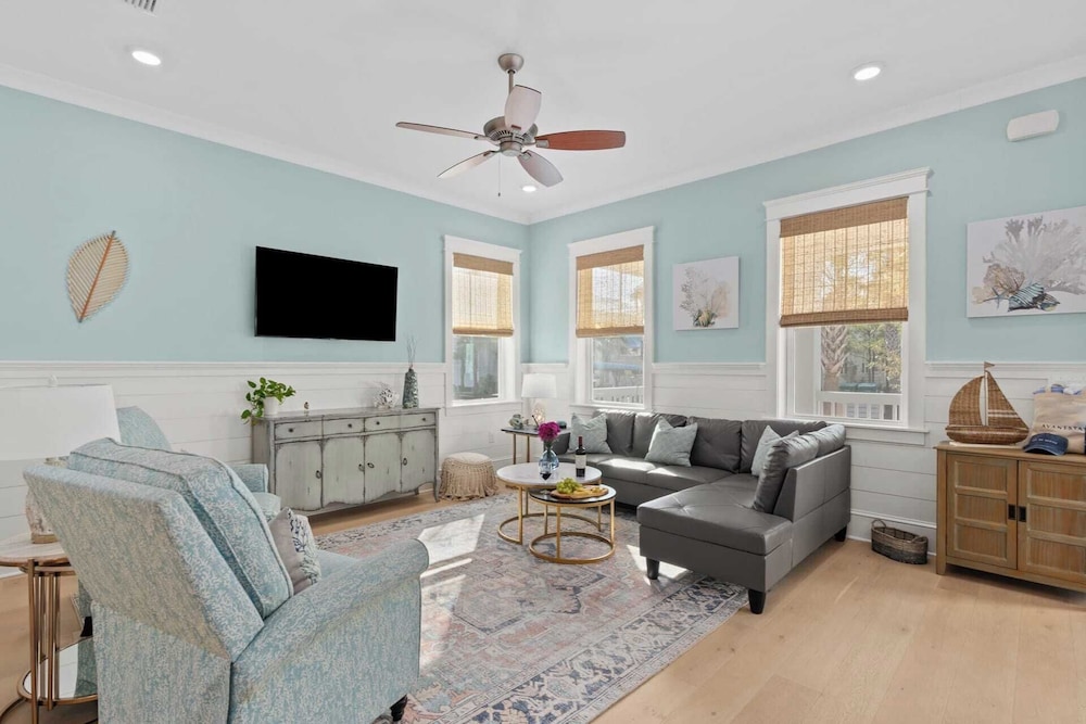 Walk to the Beach, Pool, 5bdr, 3 Porches Beach Sea-ker's Retreat by Avantstay