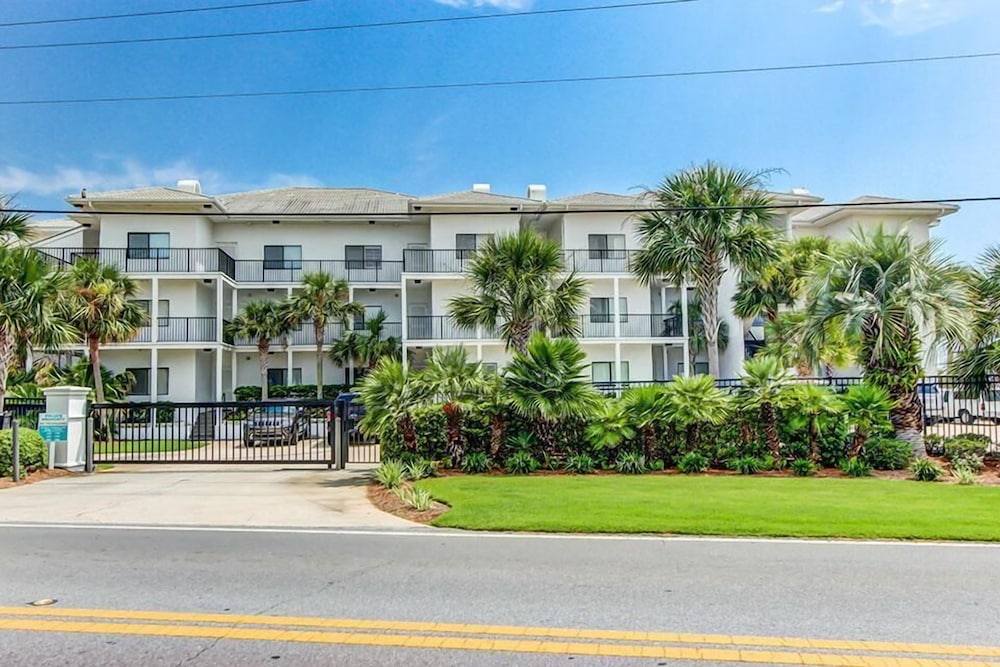 PALMS OF DUNE ALLEN 108 3 Bedroom Holiday Home by Five Star Properties
