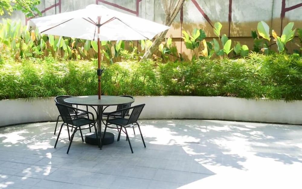 Comfy And Classic Studio At Grand Sungkono Lagoon Apartment