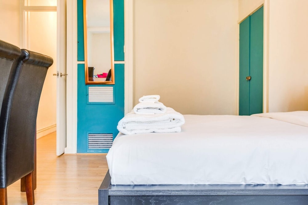 Bright Studio Near Borough and The Shard