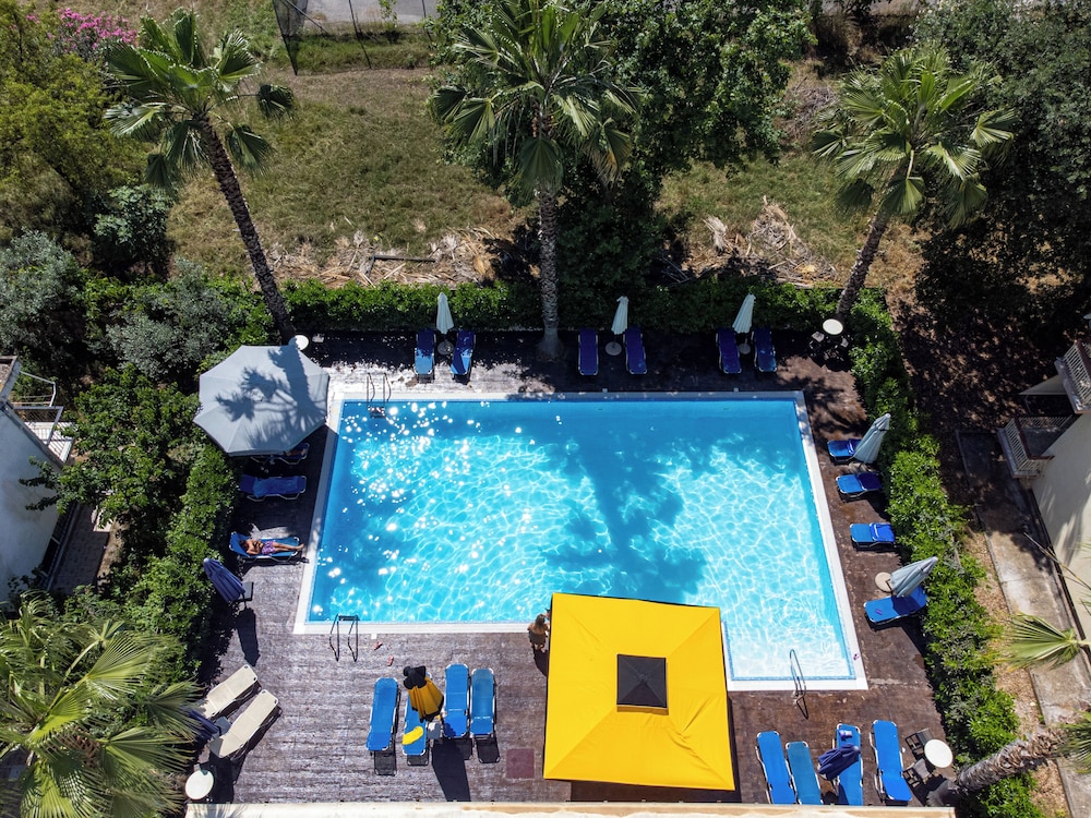 HOTEL ENA