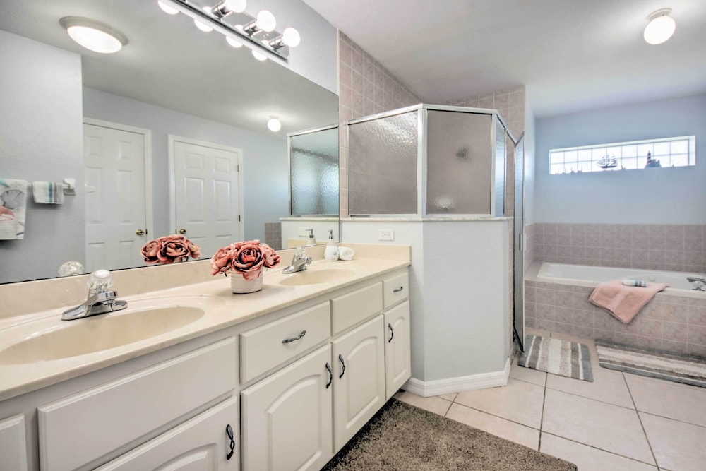 Pool & Fenced Yard: Sebring Retreat