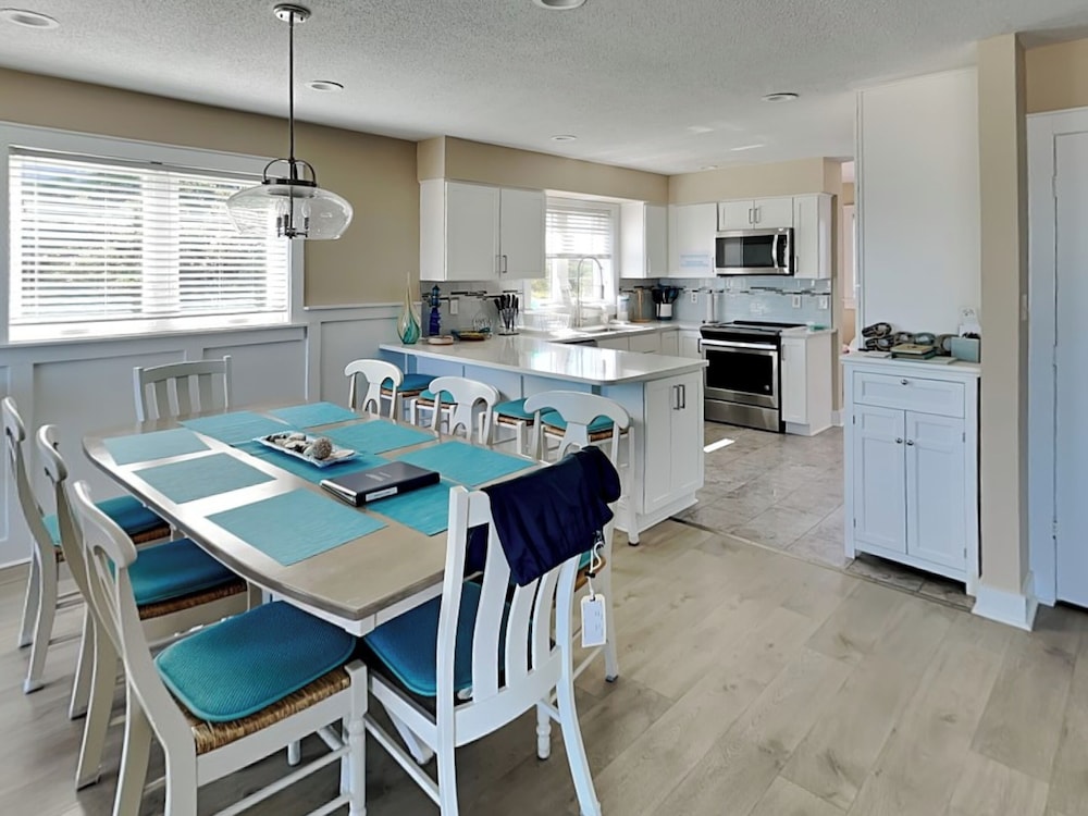 Beach Coma by Topsail Realty