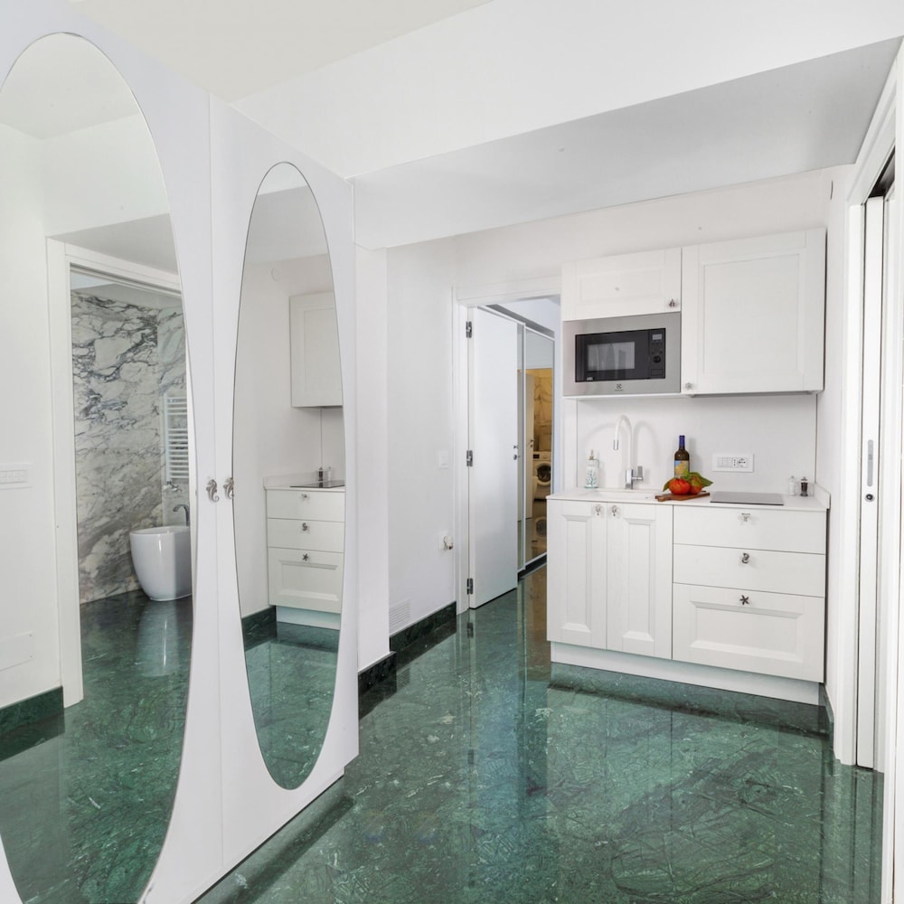 JJ Capri in Capri With 2 Bedrooms and 2 Bathrooms view 5