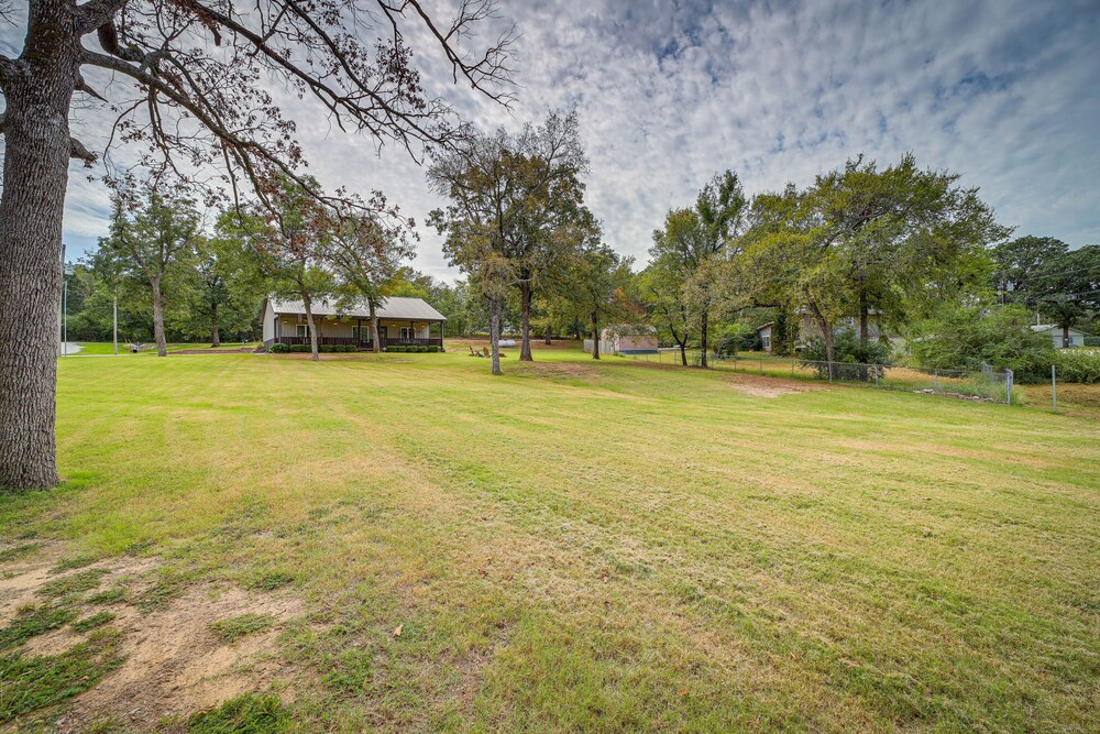 Cozy Checotah Retreat w/ Deck Near Eufaula Lake view 4