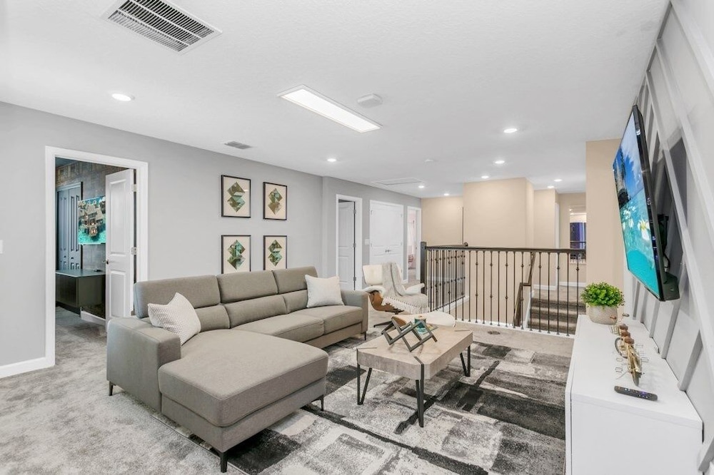 4552target 9 Bedroom Home