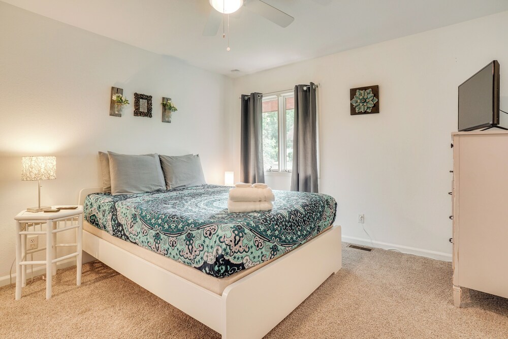 Spacious Rustic Helen Abode ~ 1/2 Mi From Tubing! view 2