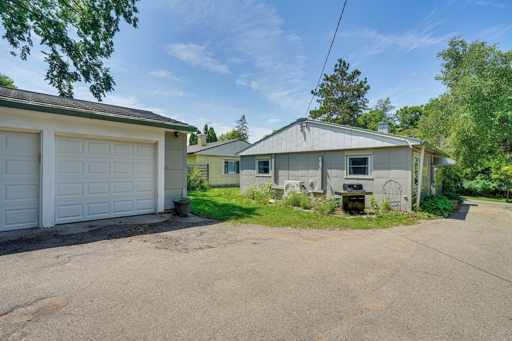 Lustron of the Lakes: Retro MCM Gem in Tangletown