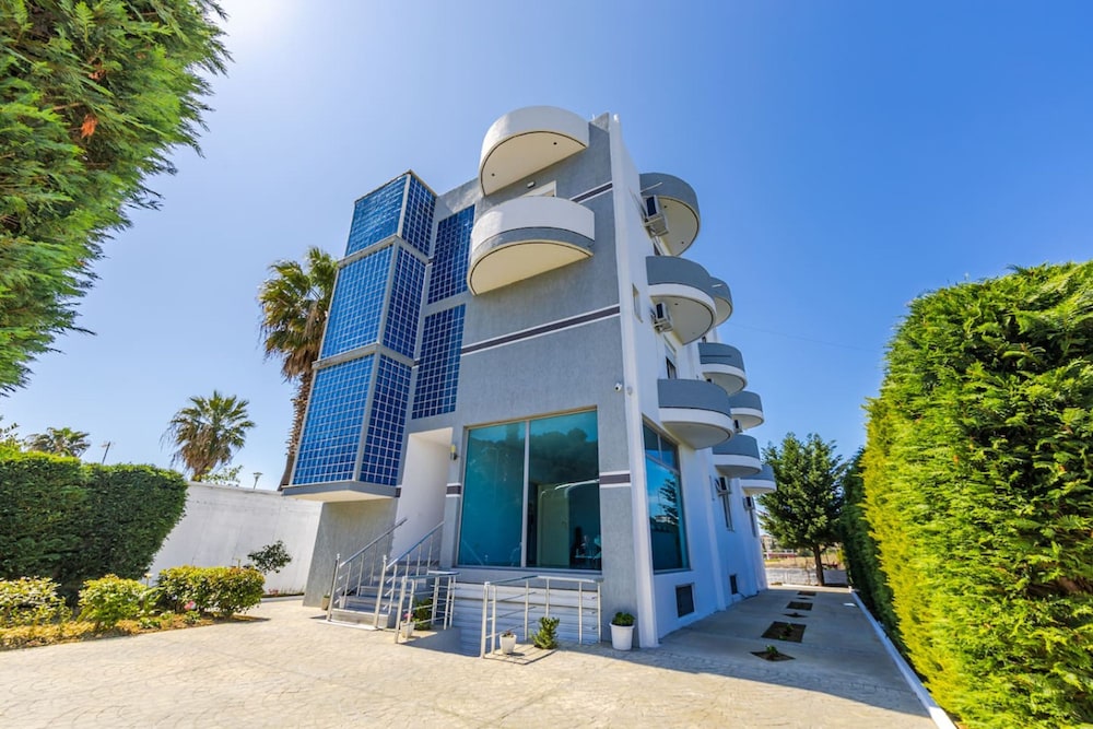 Modern Home With Wifi and Beach Access Golem