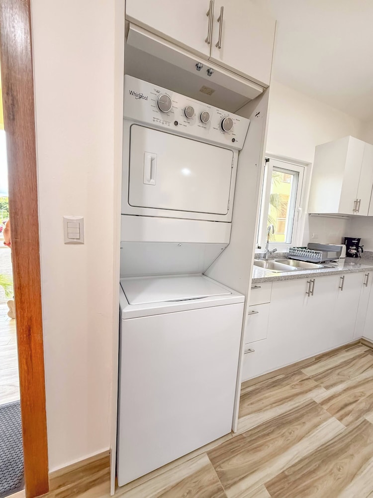 Hillside Condo - 2BR Charming APT Close to Strip!