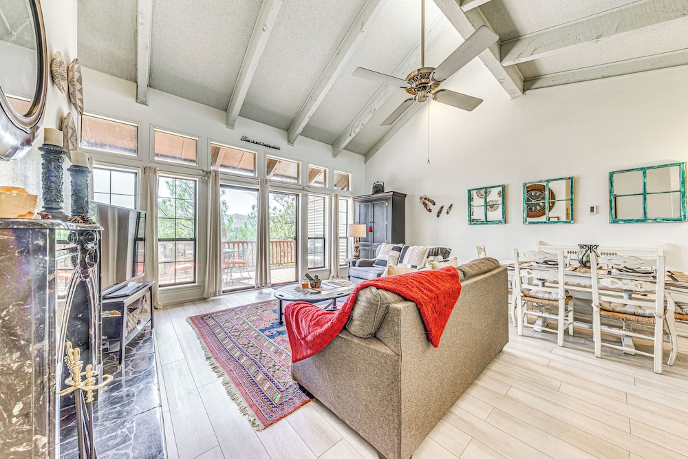 Walk to Dtwn Ruidoso: Mtn-view Condo w/ Pool!