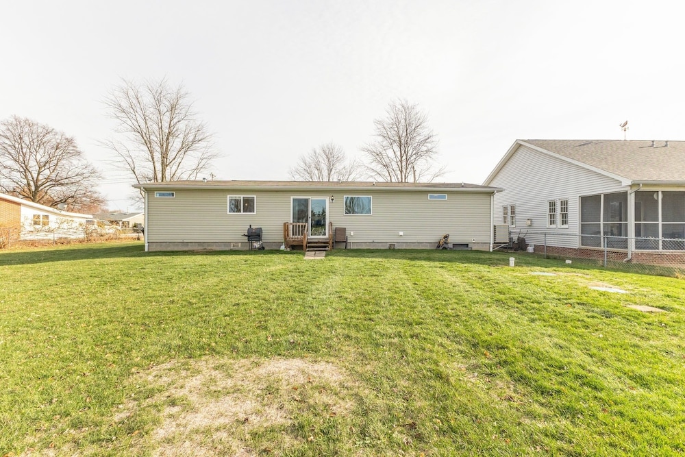 Sunsets & Serenity: Port Clinton Waterfront Stay 3 Bedroom Home